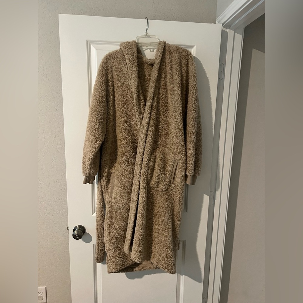 Pottery Barn Tan Sherpa Robe